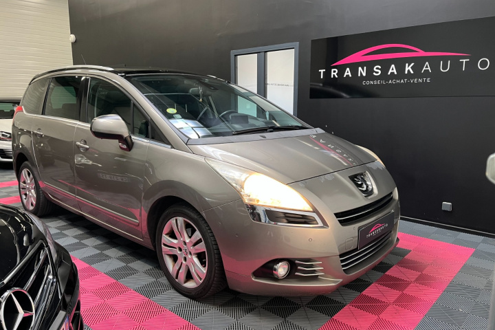 PEUGEOT 5008