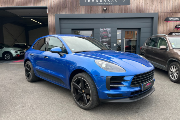 PORSCHE MACAN
